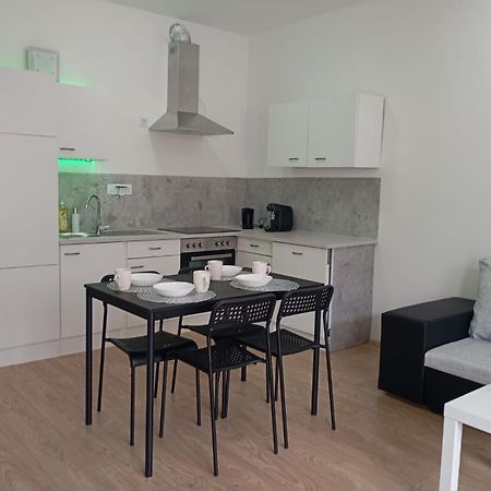 Novy Apartman S Terasou Brno Bagian luar foto
